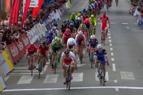 Nacer Bouhanni s'impose facilement devant Gianni Meersman et Philippe Gilbert.