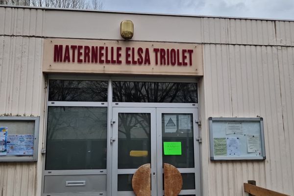 L'entrée de l'école maternelle Elsa-Triolet le 26 mars 2024.