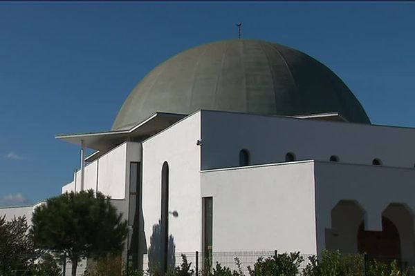 la grande mosquée de Givors organise une conférence sur le mariage, avec la présence d'un prédicateur salafiste