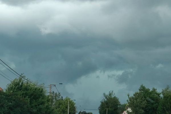 Ciel nuageux près de Lille.