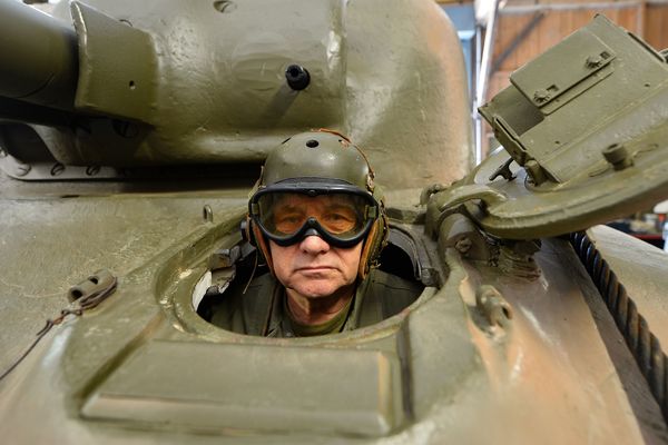 Christian Dours dans son Sherman M4A1-75. 