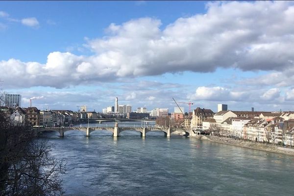 Depuis plusieurs semaines, la Suisse vit au ralenti, en semi-confinement.