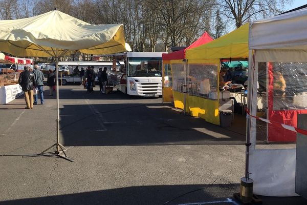 À Brive, les clients étaient peu nombreux dans les allées du marché ce samedi 21 mars 