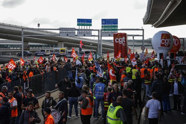 Près de 300 personnes manifestent ce jeudi à Roissy-Charles-de-Gaulle.