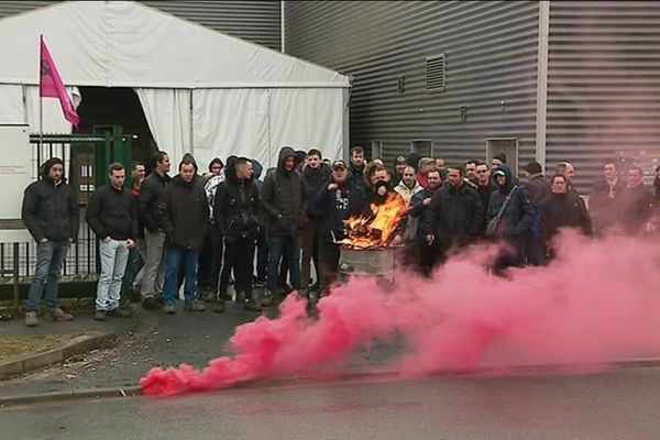 Un piquet de grève plutôt animé ce vendredi 9 mars devant l'entreprise Brink Towing System.