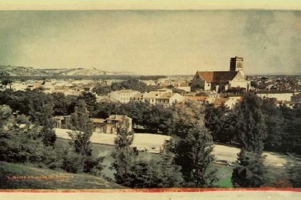 L'une des premières photographies d'Agen en couleur