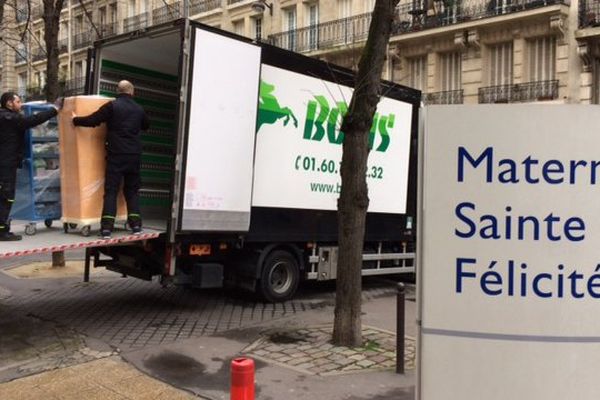 Le déménagement de la maternité Sainte-Félicité, à Paris.