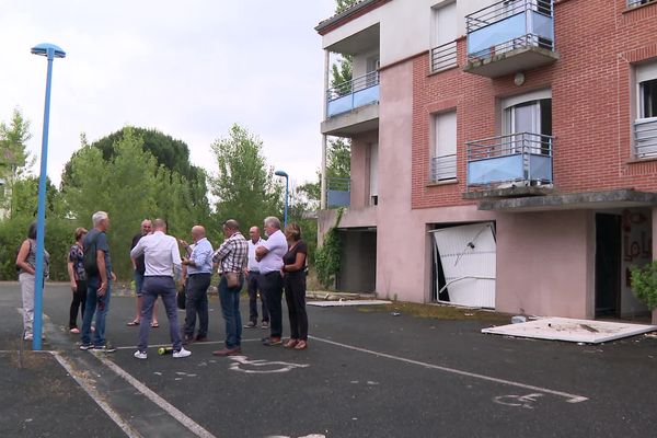 À Boé en Lot-et-Garonne, une trentaine de propriétaires ruinés rencontrent un bailleur social pour sortir la tête de l’eau.