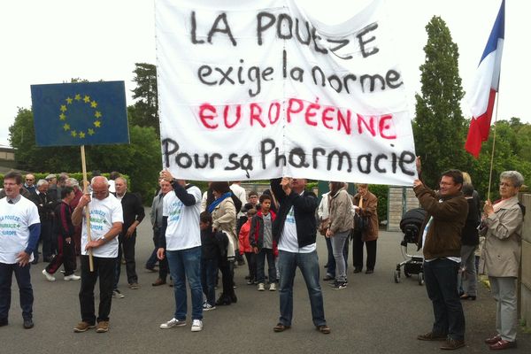 Les Pouézéens réclament la réouvertrure de leur pharmacie