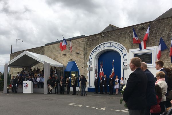 Le drame s'est noué dans les courettes de cette vieille maison d'arrêt. Le 6 juin 1944, alors que le débarquement venait d'être annoncé, entre 70 et 75 détenus, des résistants pour la plupart, ont été passés par les armes. Les corps des suppliciés n'ont jamais été retrouvés.