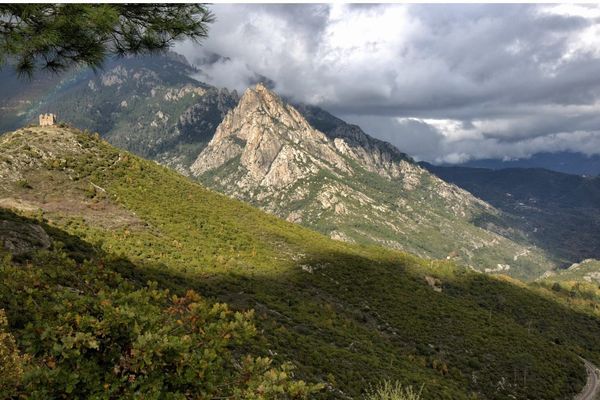 La Corse, une des îles les plus montagneuses de Méditerranée. 