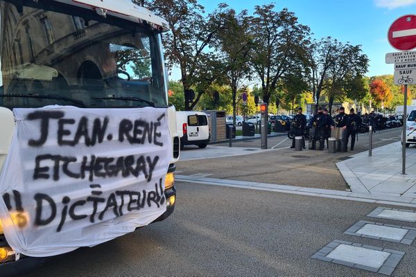 Les forains manifestent à Bayonne ce 8 octobre .