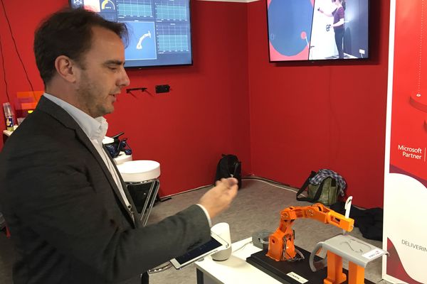 David Maurange, du groupe Sopra Steria, sur un stand du Laval Virtual 2019 