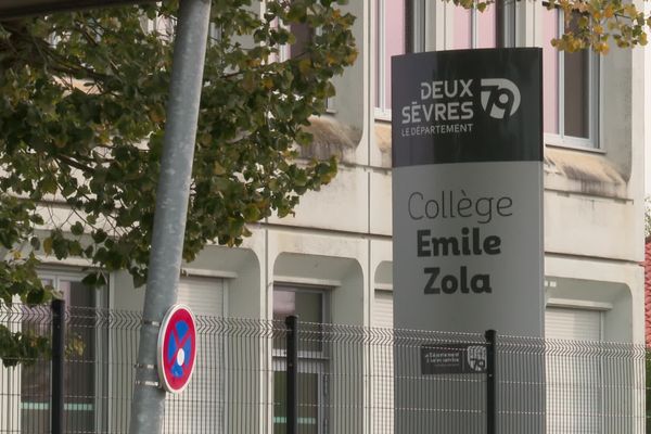 C'est dans cet établissement des Deux-Sèvres que l'adolescente menacée d'expulsion étudie.