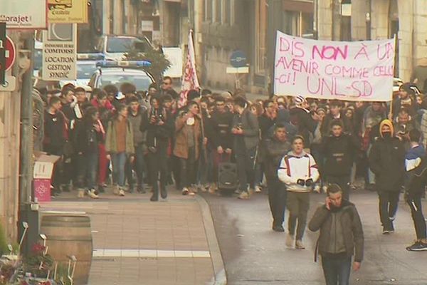 Les lycéens dans les rues de Besançon ce mardi 15 janvier