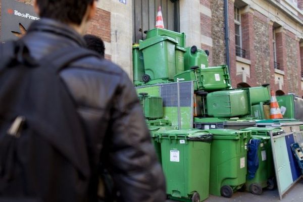 Un lycée bloqué à Paris, en hommage à Rémi Fraisse