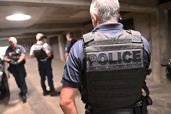 Policiers en patrouille, octobre 2023.