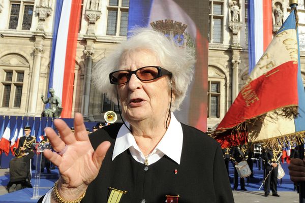 Cécile Rol-Tanguy lors du 65e anniversaire de la libération de Paris