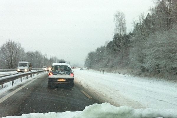 La circulation est difficile sur les autoroutes aussi, ici sur l'A38 en direction de Dijon