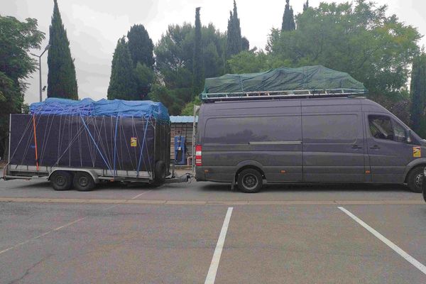 La camionnette et sa remorque ont été immobilisées sur l'autoroute A9, à proximité de Nîmes dans le Gard.