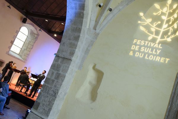 Le festival de Sully et du Loiret accueille des concerts dans des lieux liés au patrimoine.