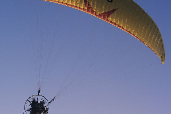 Sportif de l'extrême qui survole l'Essonne en ULM (91)