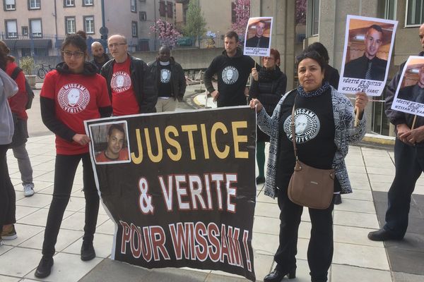 Les parents et la soeur de Wissam devant le tribunal correctionnel de Clermont-Ferrand.