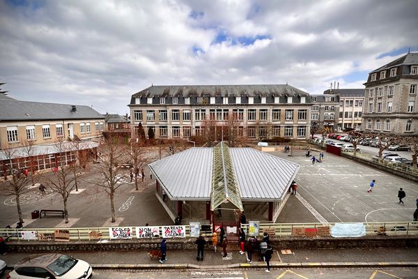 L'école élémentaire Cerclier-Géry est concernée, elle aussi, par des fermetures de classes.