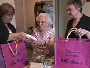 Depuis 20 ans, la bibliothéque de Laval propose un service de portage de livres à domicile