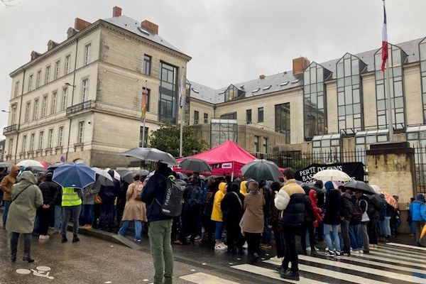 Les professionnels de la Protection de l'enfance devant le conseil départemental de Loire-Atlantique, le 22 février 2024