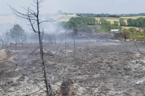 6 hectares de bruyères sont partis en fumée autour du hameau de La Bouldoire, conséquence de deux incendies.