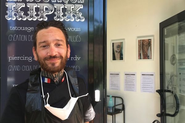 Julien, tatoueur de La Boutique Kipik à Paray-le-Monial 