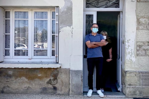 Franck et Laura Texier sont aide-soignants à l'hôpital de Loudun. Ils ont été testés positifs Covid-19.