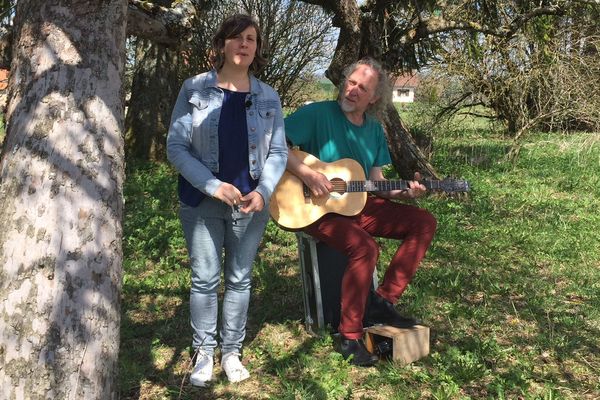 La Lue et Jean-Michel Trimaille, compositeur-interprète. 