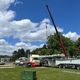 Le montage de la tour panoramique dans Parc des Jeux, pArc Valbon à la Courneuve en Seine-Sainr-Denis.