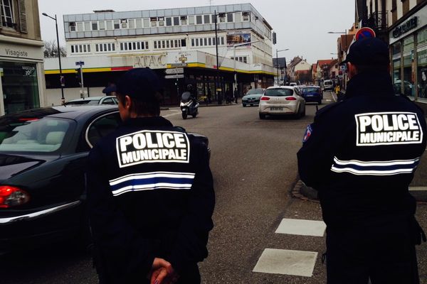 La police municipale ne sera pas visible sur la voie publique le 4 décembre mais elle sera joignable par téléphone pour les situations d'urgence.