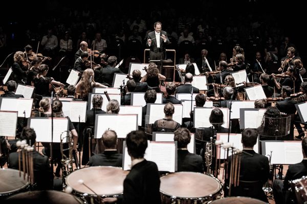 L'Orchestre national du Capitole de Toulouse, sous la baguette du chef Tugan Sokhiev