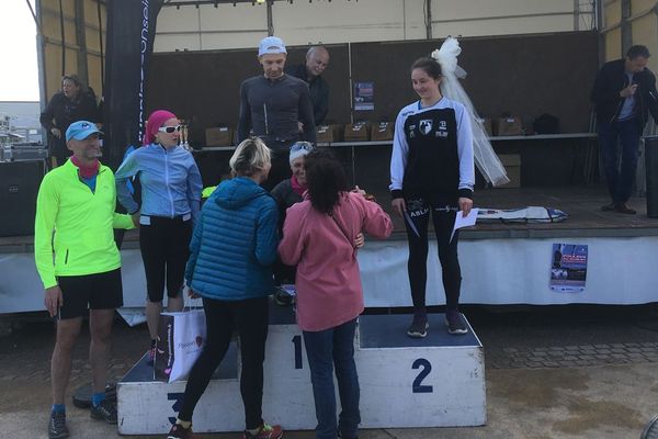 Une "Wedding race" était organisée ce mardi à Ouistreham pour les futurs mariés.