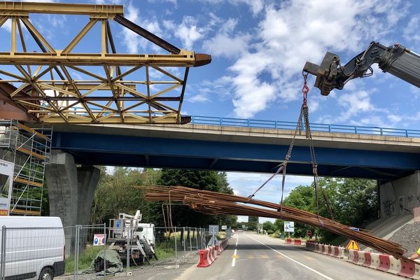 Le viaduc de Varennes en plein chantier à Mâcon, en Saône-et-Loire.