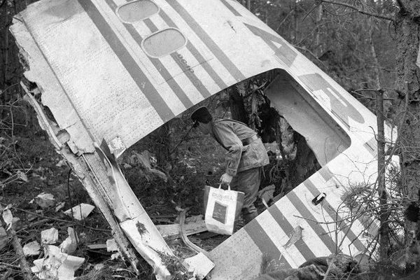 Un gendarme sur les lieux de la catastrophe