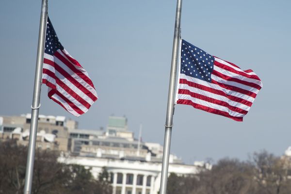 Les Américains de Bordeaux ont les yeux rivés vers l'autre côte atlantique. ici des drapeaux américains à Washington.