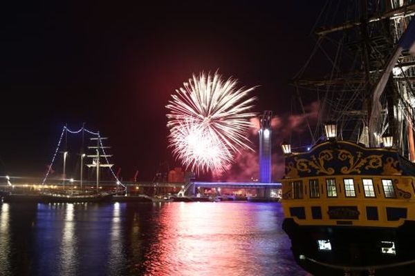 Chaque soir un feu d'artifice a été tiré pendant toute la durée de l'Armada.