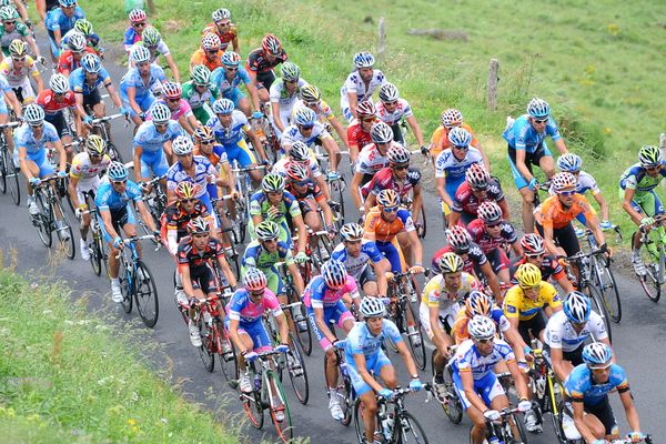 Fin février, la ville de Brioude, en Haute-Loire, a formalisé sa candidature pour accueillir une étape du Tour de France en 2019. En 2008 (photo) Brioude avait été ville de départ de la 7ème étape qui emmenait le peloton à Aurillac (Cantal).