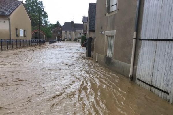 La ville de Saint-Désert sous l’eau après le passage d’un violent orage mercredi 30 mai 2018