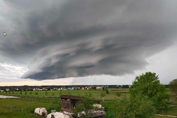 Un nuage d'orage supercellulaire a traversé le ciel alsacien dimanche 5 mai 2024.