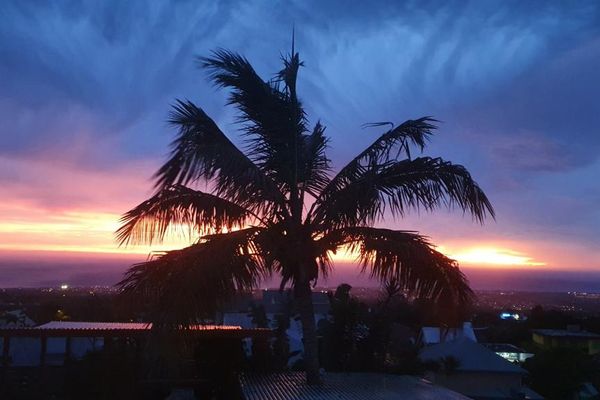 Le Tampon, île de La Réunion, le calme après le passage du cyclone tropical Belal. Vue de la maison de Kayley Smith.