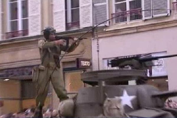 Reconstitution. Les soldats américains entrent dans Thionville.