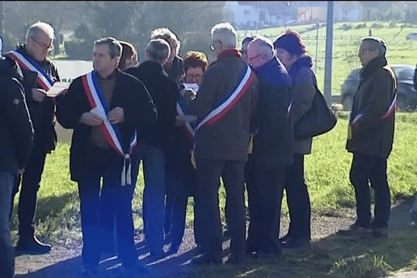 Elus en soutien aux agriculteurs à Bain-de-Bretagne