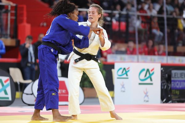 Pénélope Bonna (en blanc) en finale contre Astrid Gneto, ce samedi 2 novembre à Amiens. 