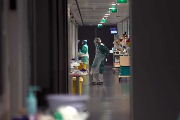 Trévenans le 16/04/20 - Les soignants de l'unité Covid+ du service réanimation de l'hôpital Nord Franche-Comté à Trévenans s'occupent des patients infectés par le coronavirus Covid-19.